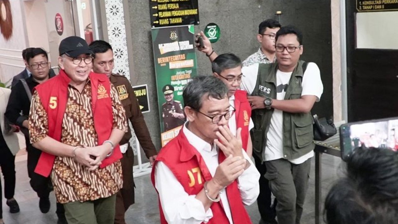 Mantan Gubernur Bengkulu, Ridwan Mukti, bersama empat tersangka lain segera disidang di Pengadilan Tipikor Palembang atas kasus korupsi izin perkebunan sawit ilegal yang merugikan negara hingga miliaran rupiah.