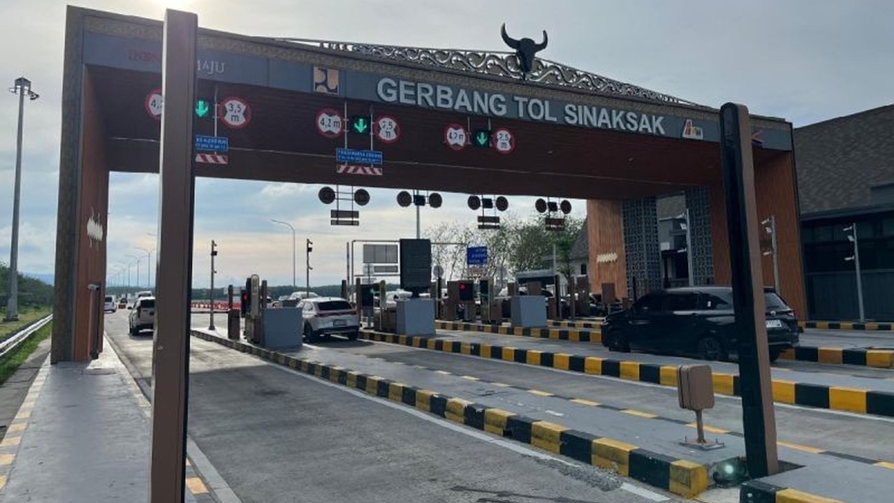 Lonjakan Kendaraan di Tol Kutepat Selama Libur Waisak 2025