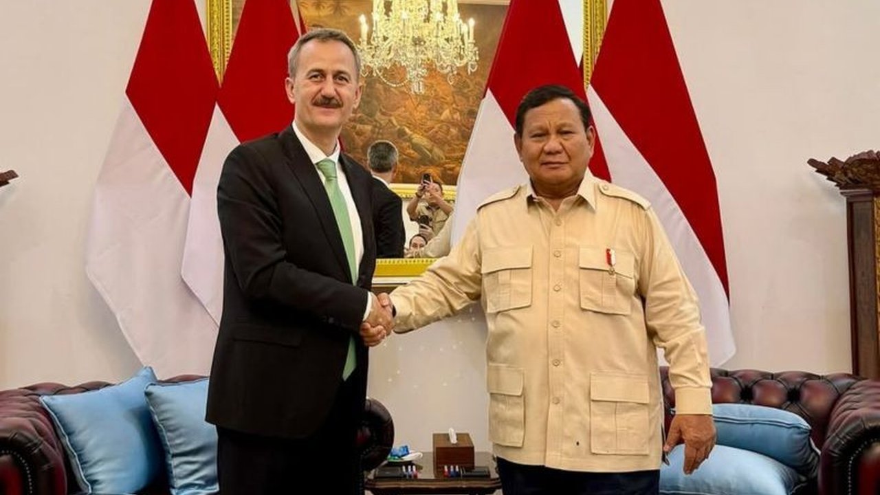 Presiden Industri Pertahanan Turki, Haluk Gorgun, bertemu Prabowo Subianto untuk membahas penguatan kemitraan strategis di bidang pertahanan antara Indonesia dan Turki, termasuk potensi kolaborasi dalam proyek jet tempur generasi 5.0 