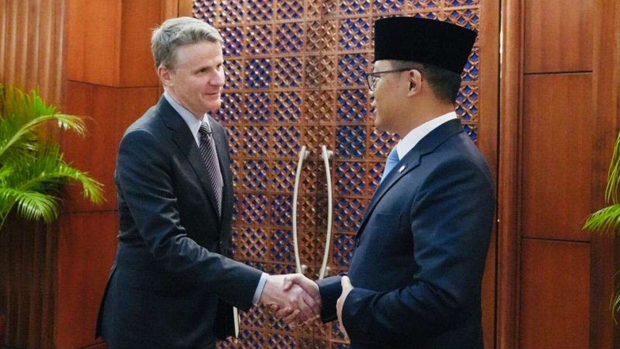 Menlu RI menegaskan komitmen Indonesia untuk menindaklanjuti kesepakatan kerja sama strategis dengan Australia yang mencakup pertahanan, ekonomi, dan ketahanan pangan, serta memperkuat hubungan antar masyarakat kedua negara.