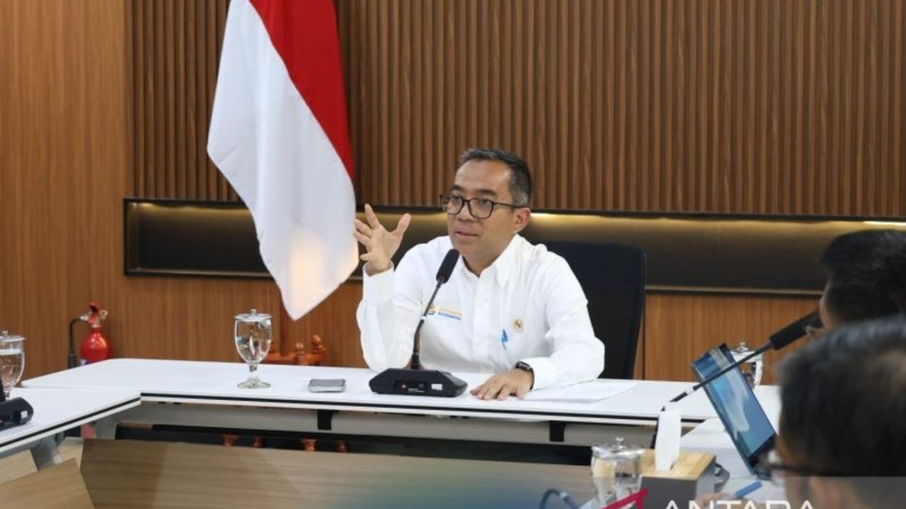 Menteri Pendidikan, Kebudayaan, Riset, dan Teknologi mendorong kolaborasi riset kampus dan industri, khususnya kosmetik, untuk menciptakan inovasi dan daya saing global.