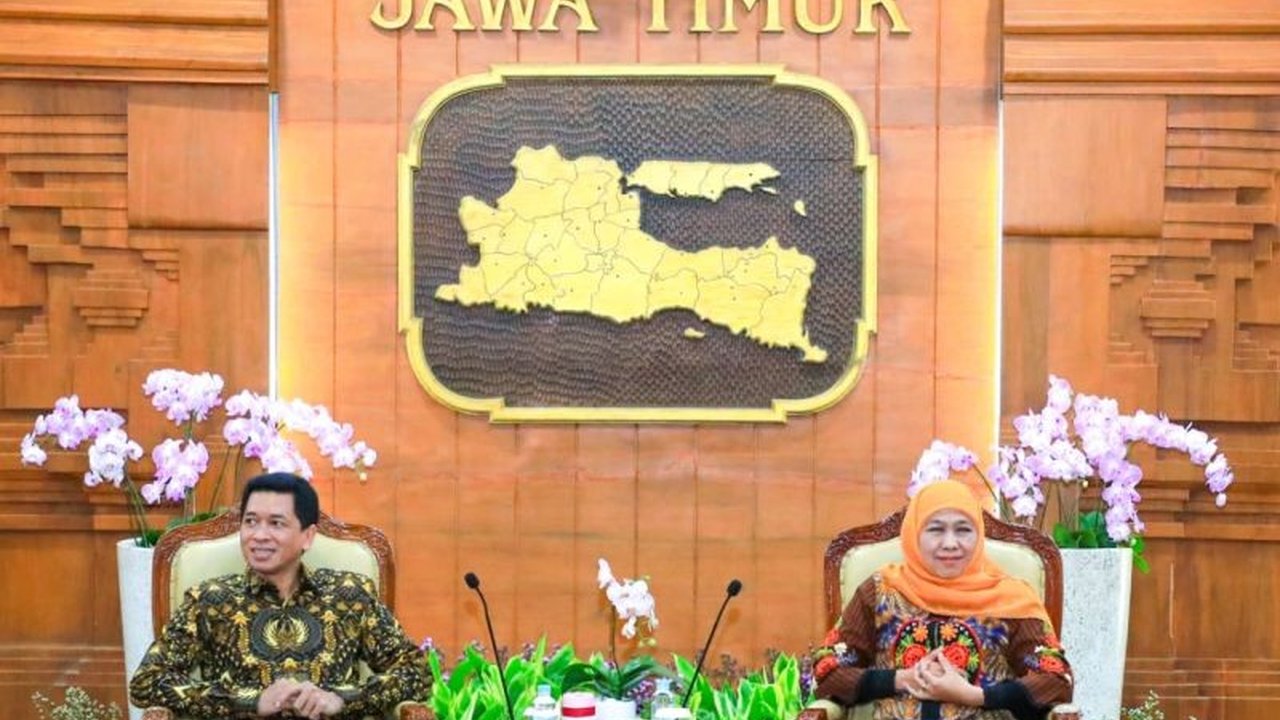 Gubernur Jawa Timur, Khofifah Indar Parawansa, berkomitmen menyediakan asrama bagi mahasiswa ITS penerima KIP Kuliah asal Jatim untuk mendukung akses pendidikan tinggi bagi keluarga kurang mampu.