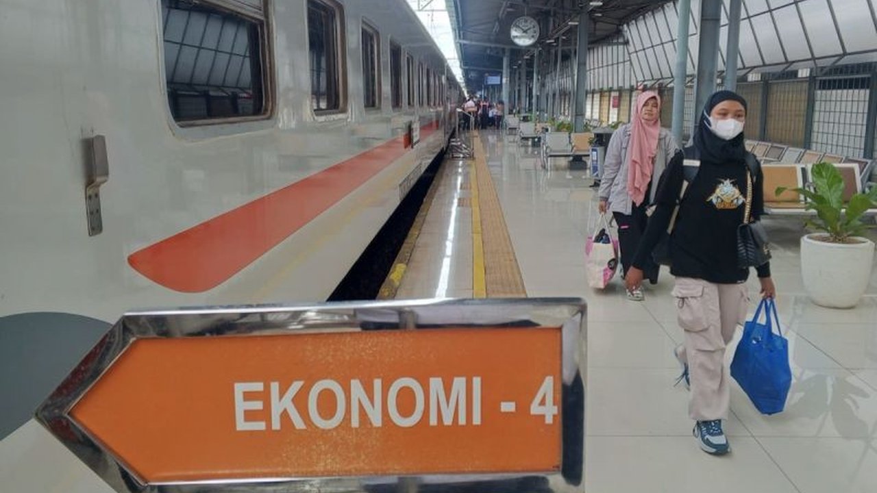 PT Kereta Api Indonesia (KAI) optimistis mencapai target 18,7 juta penumpang layanan kereta api bersubsidi (PSO) pada tahun 2025, ditopang realisasi positif hingga April 2025.