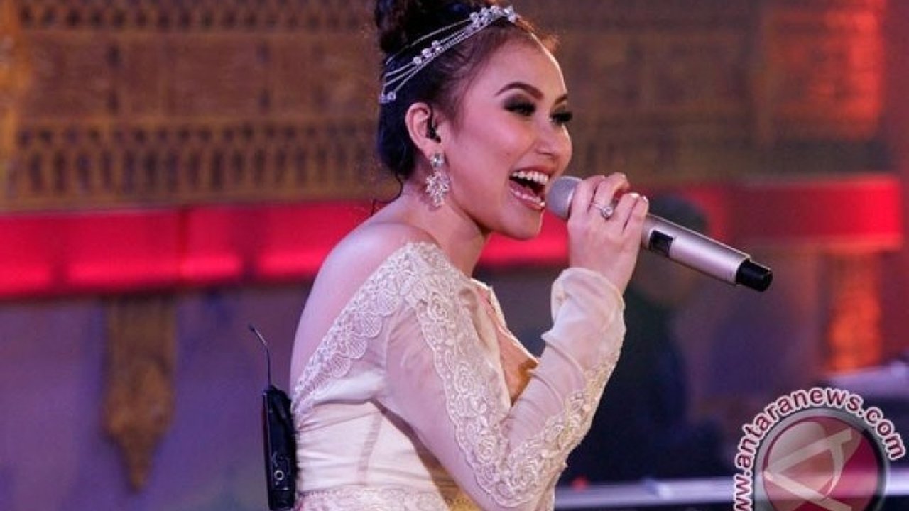 Ayu Ting Ting dan grup band Naff akan tampil memukau di Malam Puncak Lebaran Depok 2025 di Alun-alun Timur, Grand Depok City, Sabtu malam, menyuguhkan penampilan spektakuler untuk warga Depok.