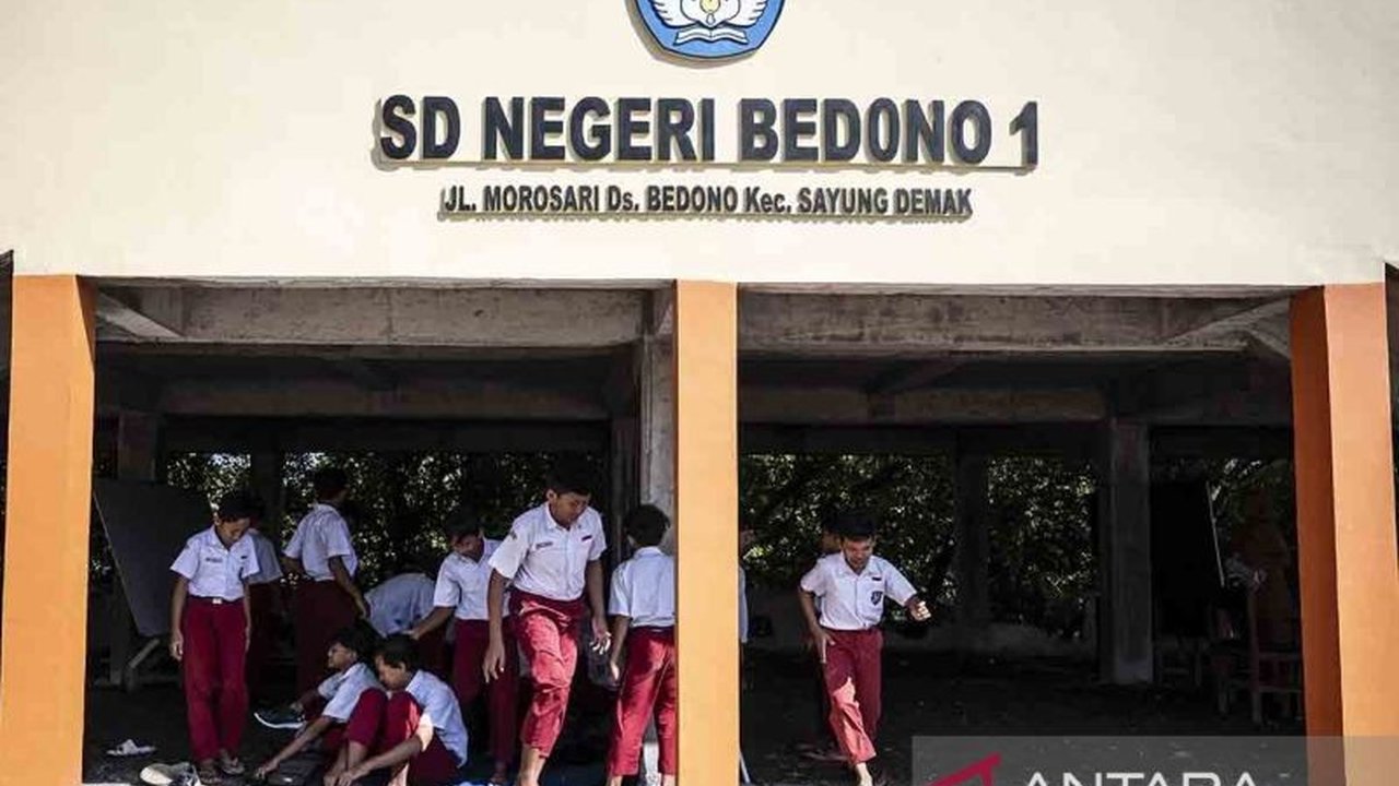 Dinas Pendidikan dan Kebudayaan Lumajang memastikan penutupan sementara SDN Kudus 02 akibat penyegelan oleh oknum penjaga sekolah tidak mengganggu kegiatan belajar mengajar siswa.