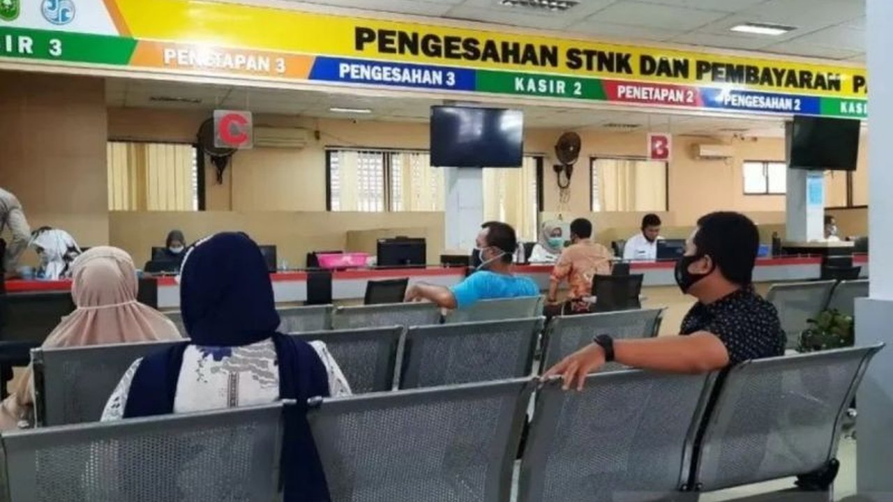 Pemerintah Provinsi Riau memberikan keringanan pajak kendaraan bermotor berupa penghapusan pokok pajak terutang dan sanksi administrasi mulai 19 Mei hingga 19 Agustus 2025.