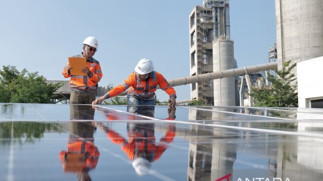 PT Semen Indonesia (SIG) ditetapkan sebagai konstituen Indeks IDX ESG Leaders periode 2025 berkat kinerja ESG, likuiditas, dan keuangan yang unggul, sekaligus menjadi satu-satunya perusahaan bahan bangunan di Asia Tenggara dengan peringkat risiko sedang.