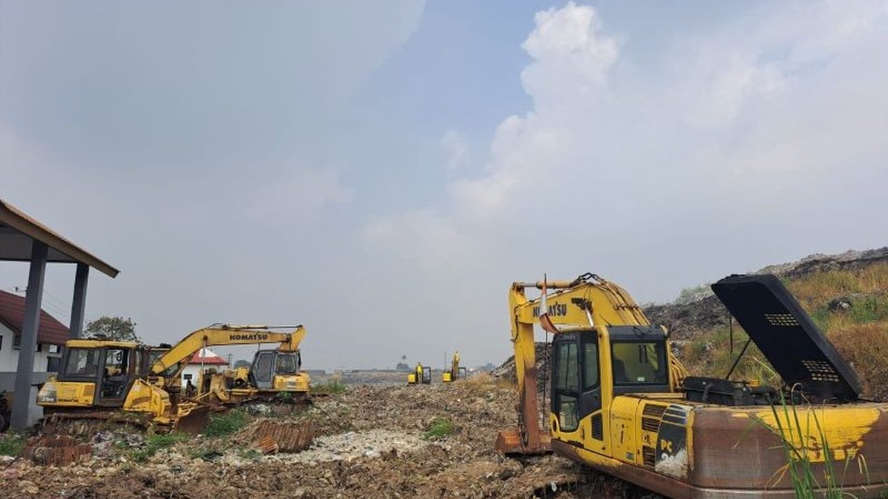 Pemerintah Kabupaten Tangerang menilai sanksi pidana Kementerian Lingkungan Hidup (KLH) terkait TPA Jatiwaringin prematur karena masa pemenuhan sanksi administratif belum berakhir.