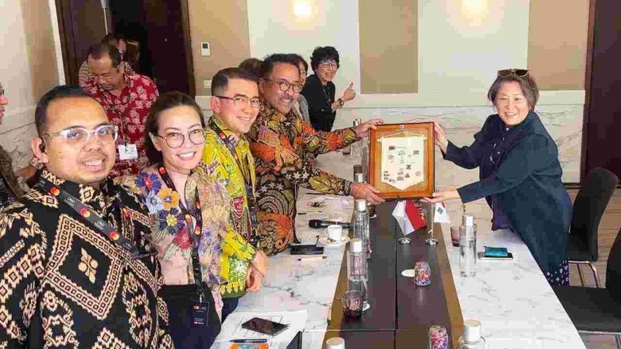 Pemprov DKI Jakarta menjalin kerja sama produksi film dengan Busan, Korea Selatan, untuk memperkuat ekosistem perfilman nasional dan membuka peluang kerja sama global, seperti yang diungkapkan Wagub Rano Karno usai pertemuan di Cannes Film Festival 2025.