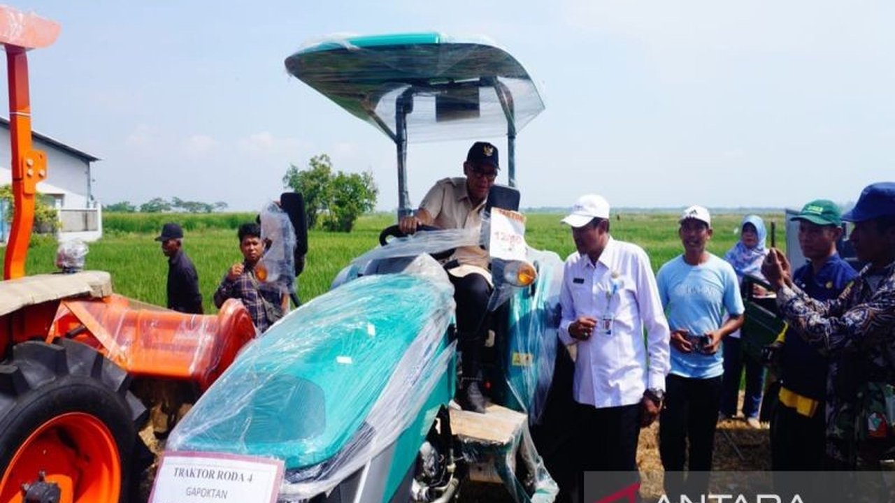 Pemkab Batang berharap Koperasi Merah Putih dapat menjadi solusi alternatif permodalan bagi petani dan pelaku ekonomi desa, guna meningkatkan perekonomian dan memutus rantai tengkulak.