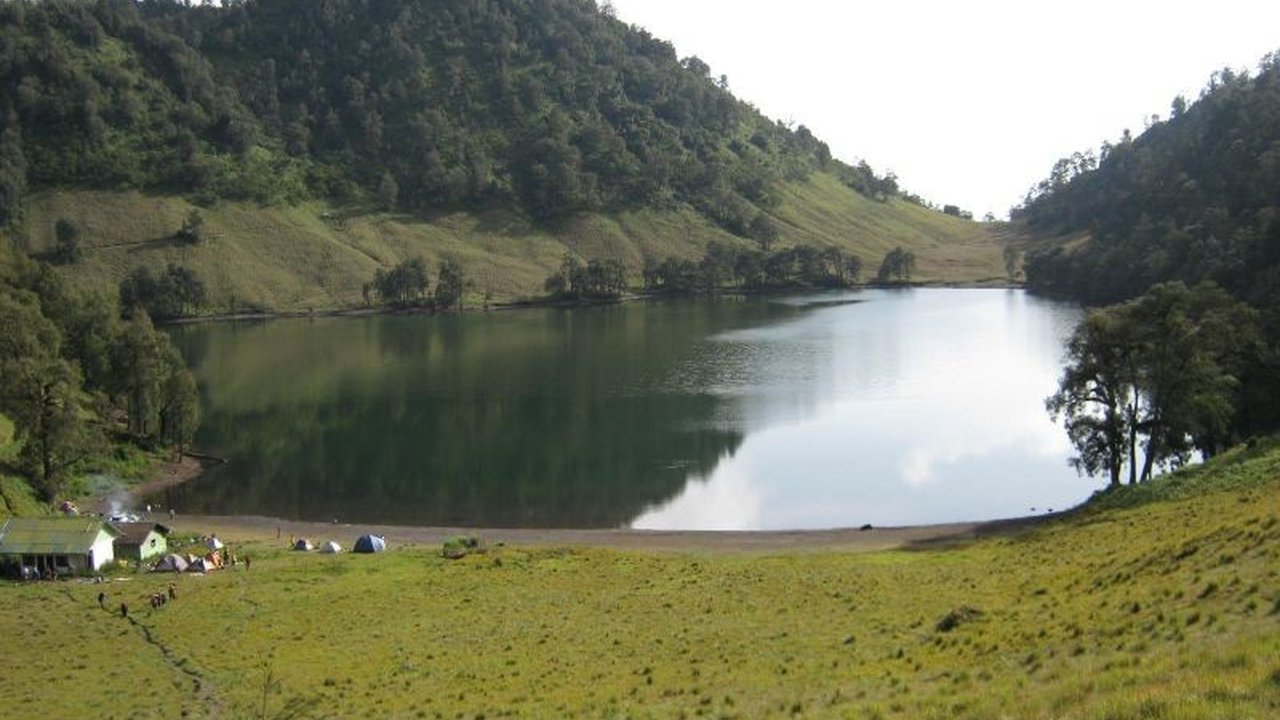 Gunung Semeru Kembali Dibuka, Kuota Pendaki Dibatasi 200 Orang per Hari