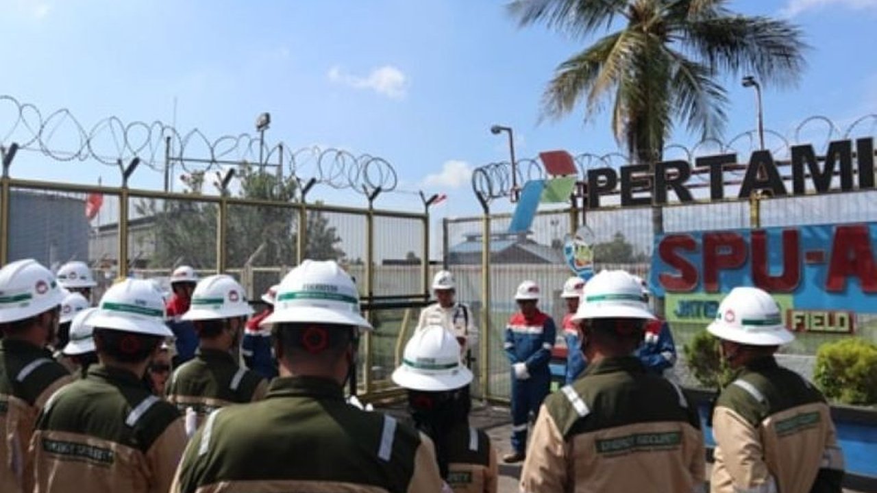 Universitas Pertahanan (Unhan) mengunjungi Pertamina EP Jatibarang Field untuk mendukung kemandirian energi nasional melalui kolaborasi inovasi teknologi di bidang migas.