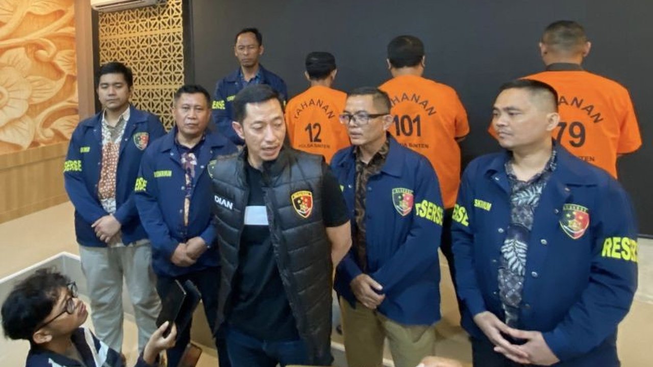 Polda Banten menetapkan Ketua Kadin Cilegon, Wakil Ketua Kadin, dan Ketua HNSI Cilegon sebagai tersangka dugaan pemerasan proyek PT Chengda senilai Rp5 triliun, yang berujung pada aksi pemaksaan dan ancaman.