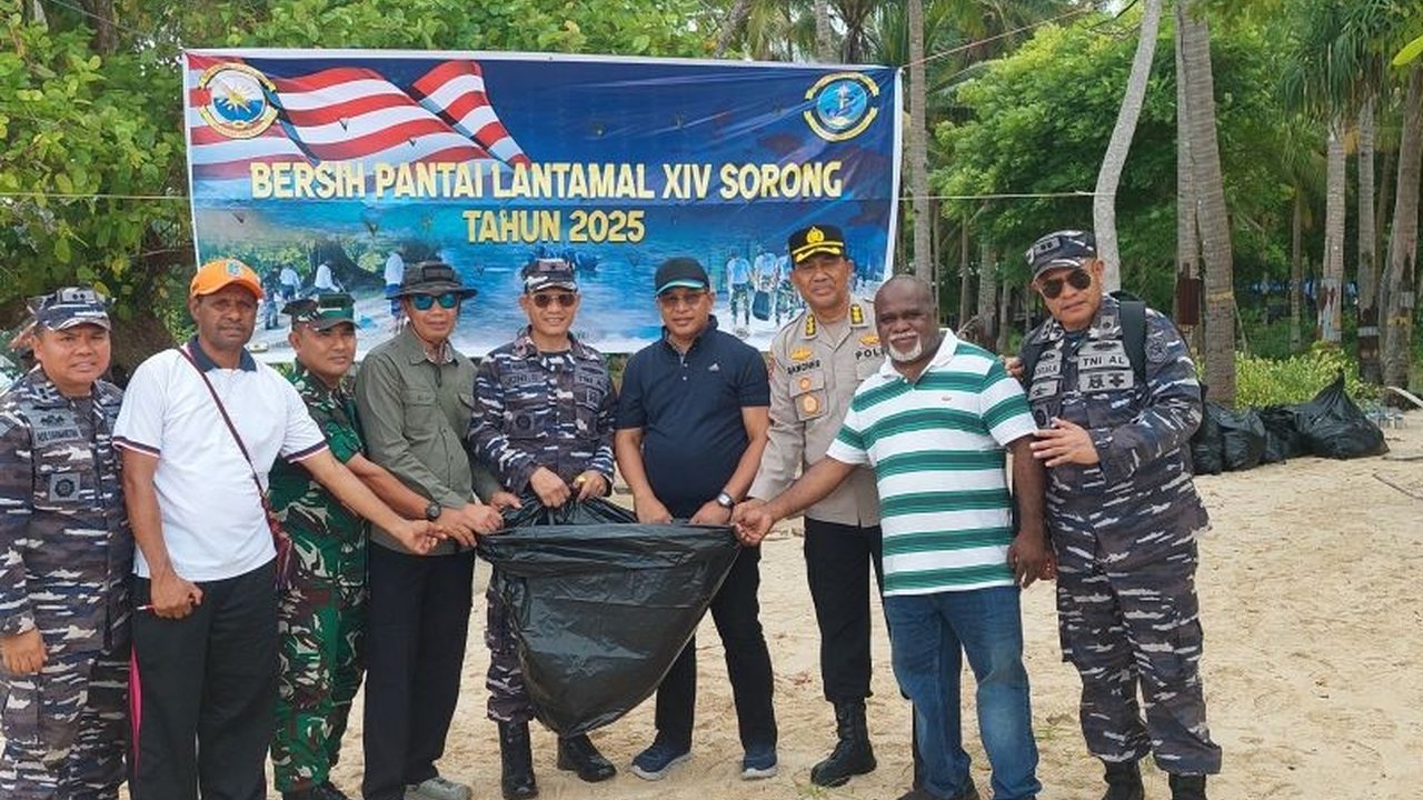 TNI Angkatan Laut Lantamal XIV Sorong menggelar aksi bersih pantai di Pulau Ram, sebagai wujud komitmen menjaga lingkungan dan meningkatkan kesejahteraan masyarakat sekitar.