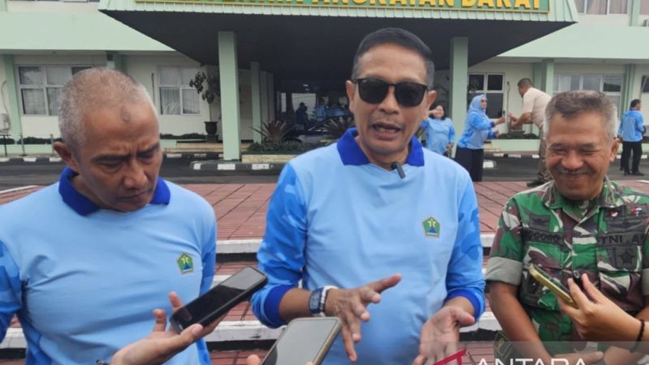 Wali Kota Malang, Wahyu Hidayat, memprioritaskan percepatan implementasi program pusat seperti MBG dan sekolah rakyat, serta digitalisasi pelayanan publik, sesuai arahan Munas APEKSI VII.