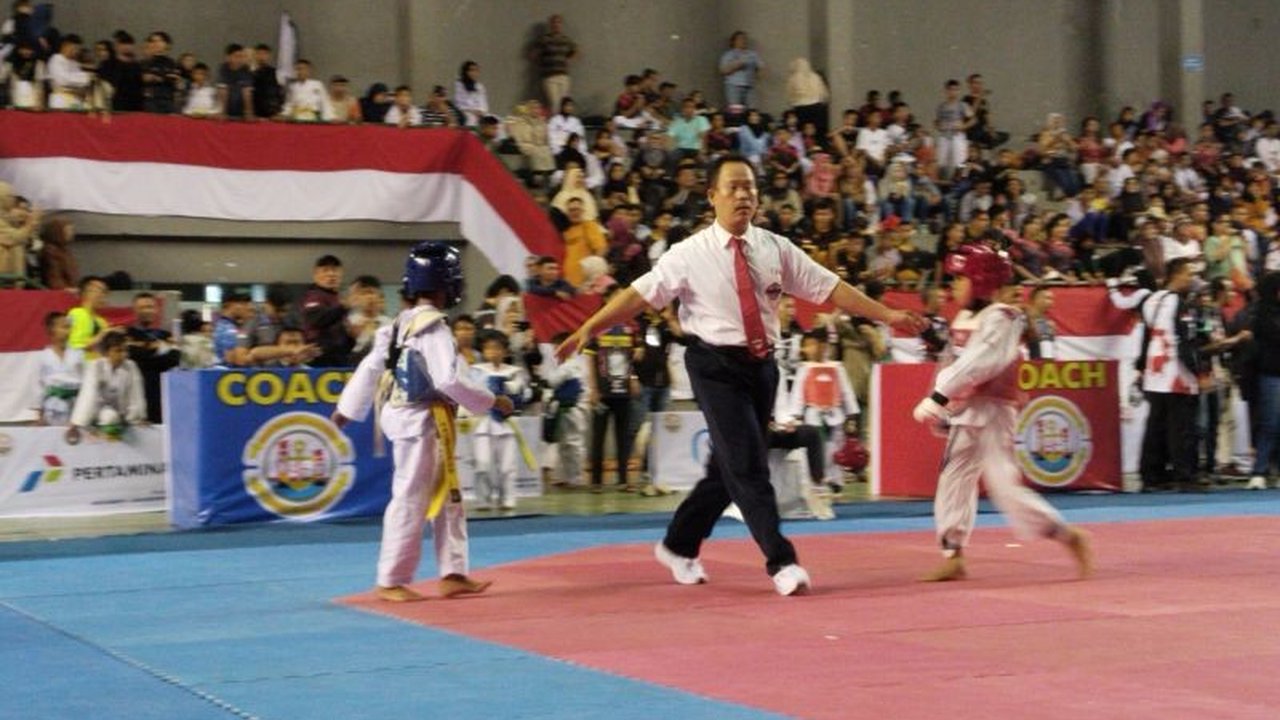 Lanal Palembang menggelar kejuaraan taekwondo memperingati HUT ke-64, diikuti 955 atlet dari berbagai provinsi di Indonesia, dengan harapan mencetak atlet berprestasi nasional dan internasional.