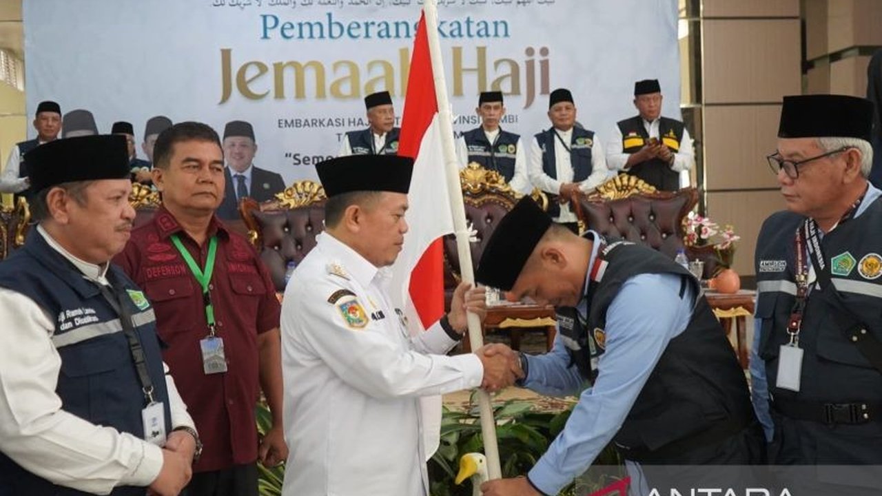 Gubernur Jambi melepas 445 calon haji kloter 16 dari Tebo, Sarolangun, dan Muaro Jambi, berharap mereka menjadi haji mabrur dan agen perubahan.