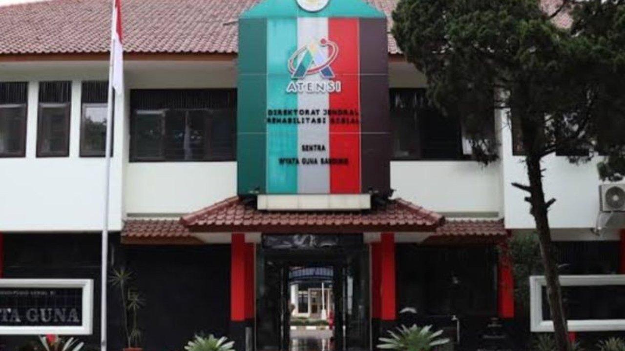 Kementerian Sosial memastikan Sekolah Luar Biasa Negeri (SLBN) A Padjadjaran tetap berada di Kompleks Wyata Guna, Bandung, meskipun ada rencana pembangunan Sekolah Rakyat di lokasi yang sama.