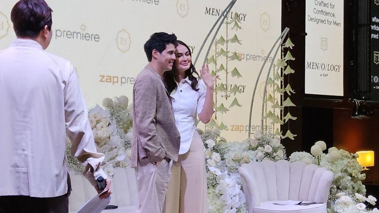 Luna Maya mengungkapkan penghormatan mengharukan untuk mendiang ayahnya dalam pernikahannya dengan Maxime Bouttier di Bali, dengan memadukan karya seni sang ayah ke dalam gaun pengantin dan dekorasi pernikahan.