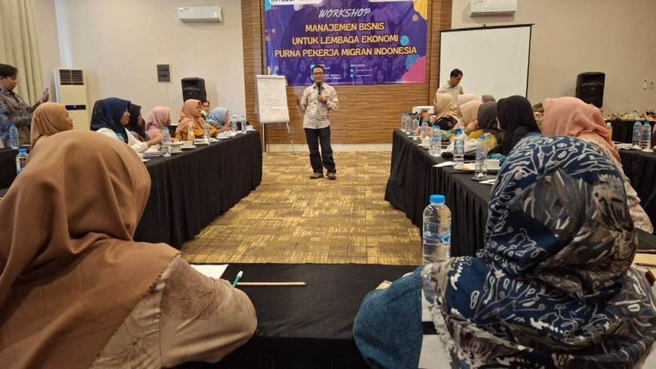 Migrant Care Jember menggelar workshop manajemen bisnis untuk memberdayakan ekonomi purna pekerja migran Indonesia (PMI) dan keluarga mereka melalui pengembangan UMKM di Desa Peduli Buruh Migran (Desbumi).