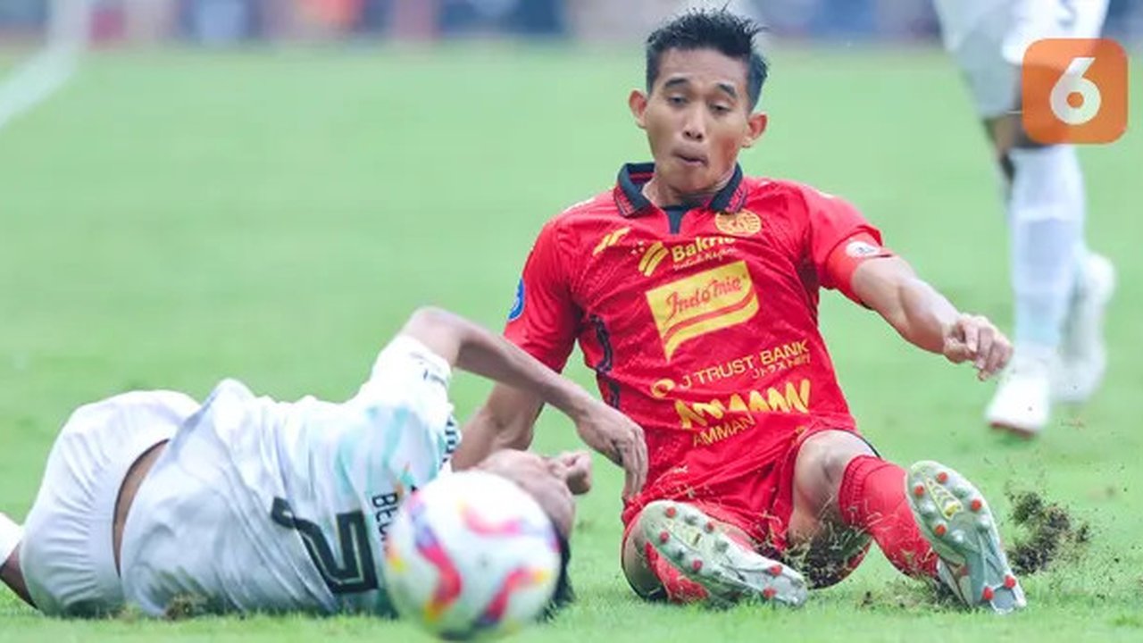 Salah satu momen yang cukup menegangkan adalah saat bek Persija, Rizky Ridho, menghentikan laju gelandang Persib, Beckham Putra, dengan memberikan tekelan keras yang membuat sang pemain terka