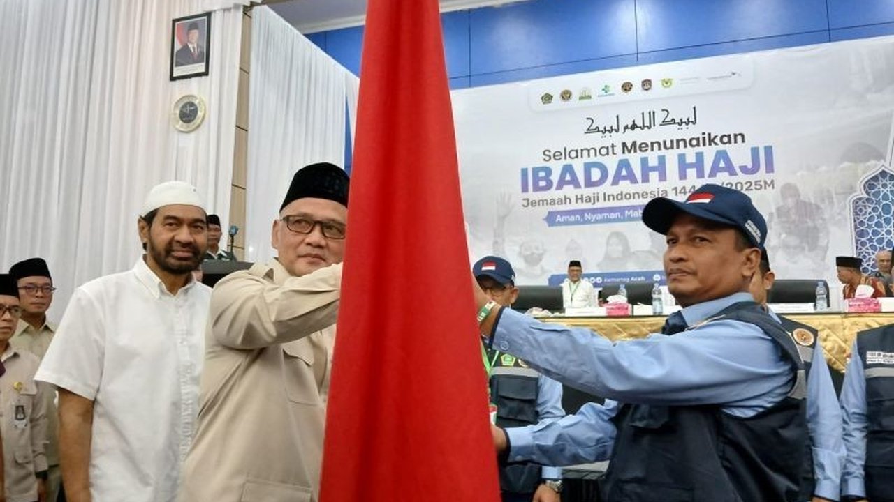Kepala BPH RI, Mochamad Irfan Yusuf, melepas keberangkatan 393 calon haji Aceh kloter pertama dari Banda Aceh menuju Jeddah, sekaligus mencatat sejarah panjang pelaksanaan ibadah haji di Nusantara.