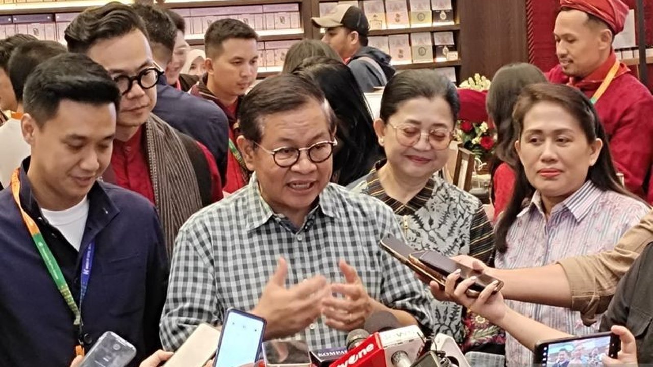 Gubernur DKI Jakarta, Pramono Anung Wibowo, meminta masyarakat untuk tidak panik meskipun terjadi peningkatan kasus TBC di Jakarta, karena Pemprov DKI telah meluncurkan 'Pasukan Putih' untuk penanggulangannya.