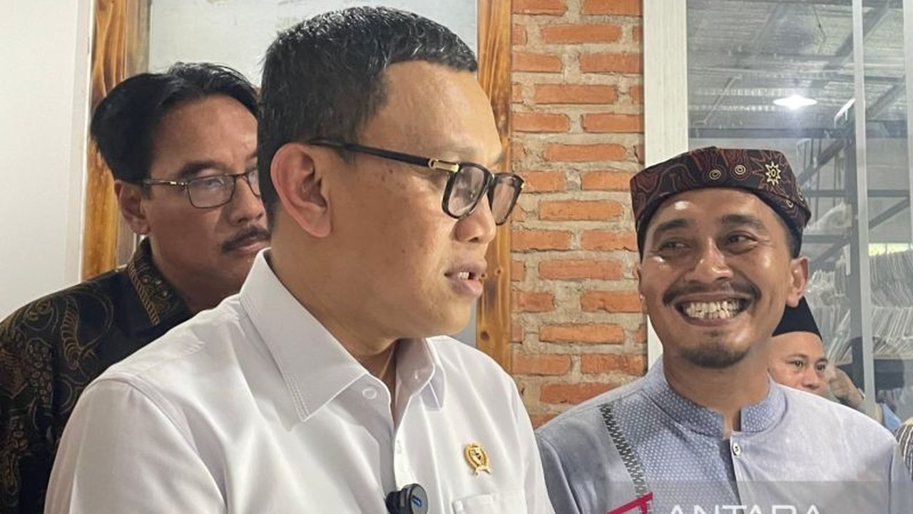 Menteri P2MI, Abdul Kadir Karding, mendorong purna pekerja migran Indonesia untuk berwirausaha demi ketahanan ekonomi keluarga dan daerah, didukung pelatihan dan akses permodalan.