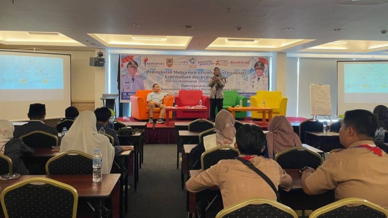 Dispora Kalsel bekali 100 pemuda dari 19 organisasi kepemudaan dan kepramukaan dengan kemampuan pengelolaan organisasi untuk pembangunan daerah.