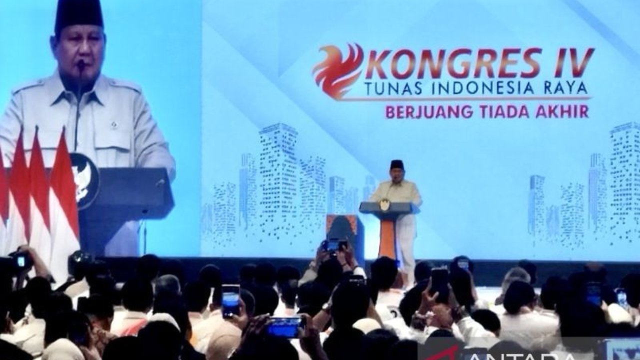 Presiden Prabowo Subianto melarang kader Gerindra dan Tidar gembar-gembor dukungan dua periode, menekankan kinerja 5 tahun ke depan sebagai penentu.