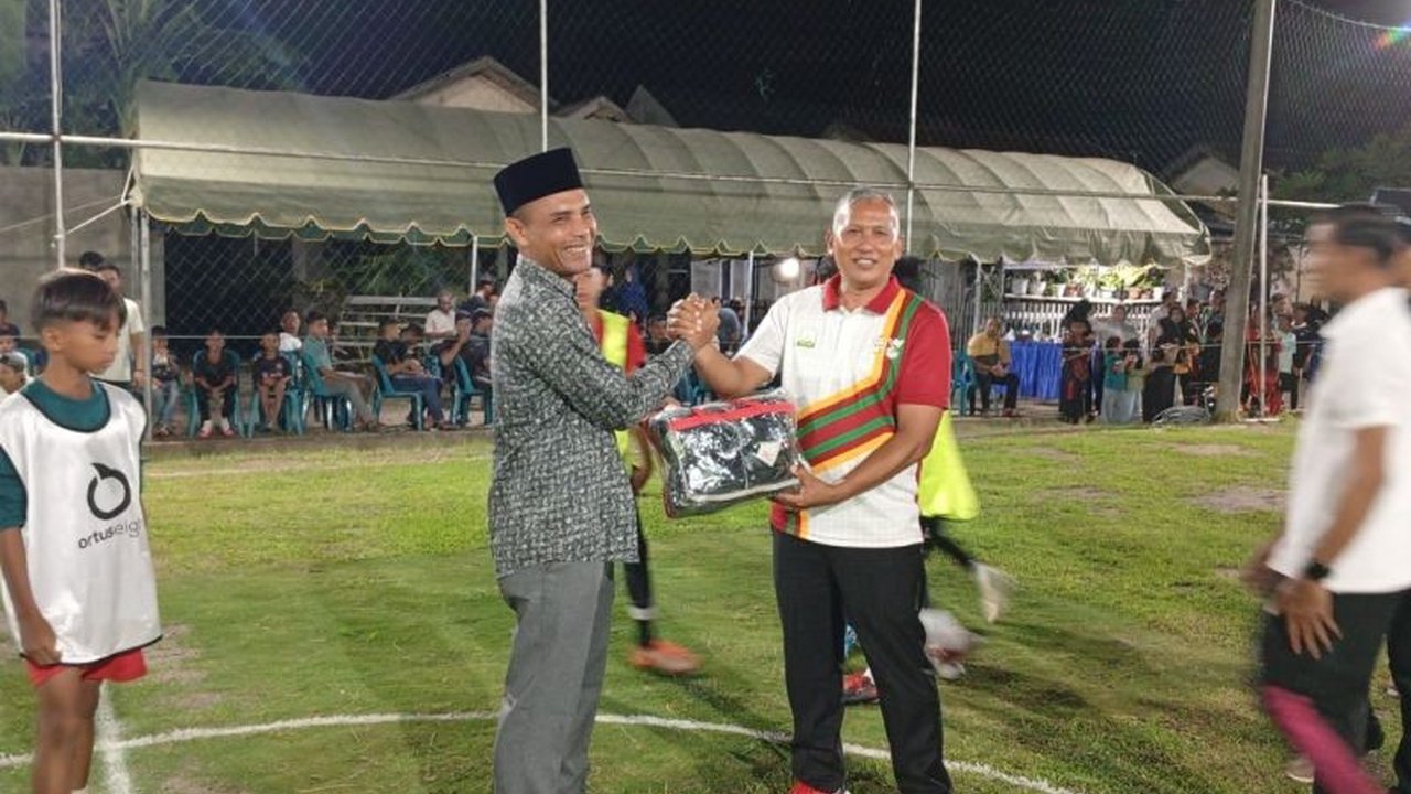 Gampong Lam Rukam, Aceh Besar, sukses membangun lapangan bola mini berkat Dana Desa 2024-2025, fasilitas ini diharapkan meningkatkan bakat olahraga pemuda dan mempererat tali persaudaraan warga.