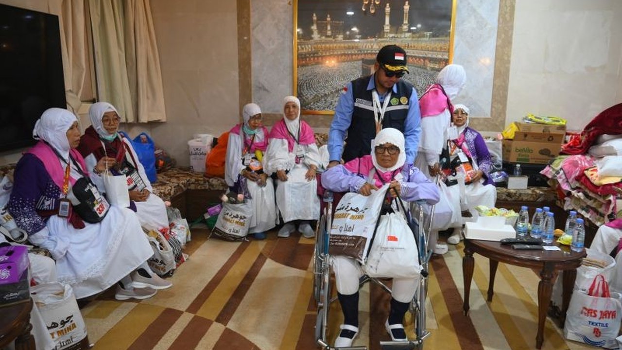 Kedatangan gelombang kedua jamaah haji Indonesia di Makkah disambut dengan Al-Quran dan layanan Makkah Route yang mempercepat proses imigrasi.