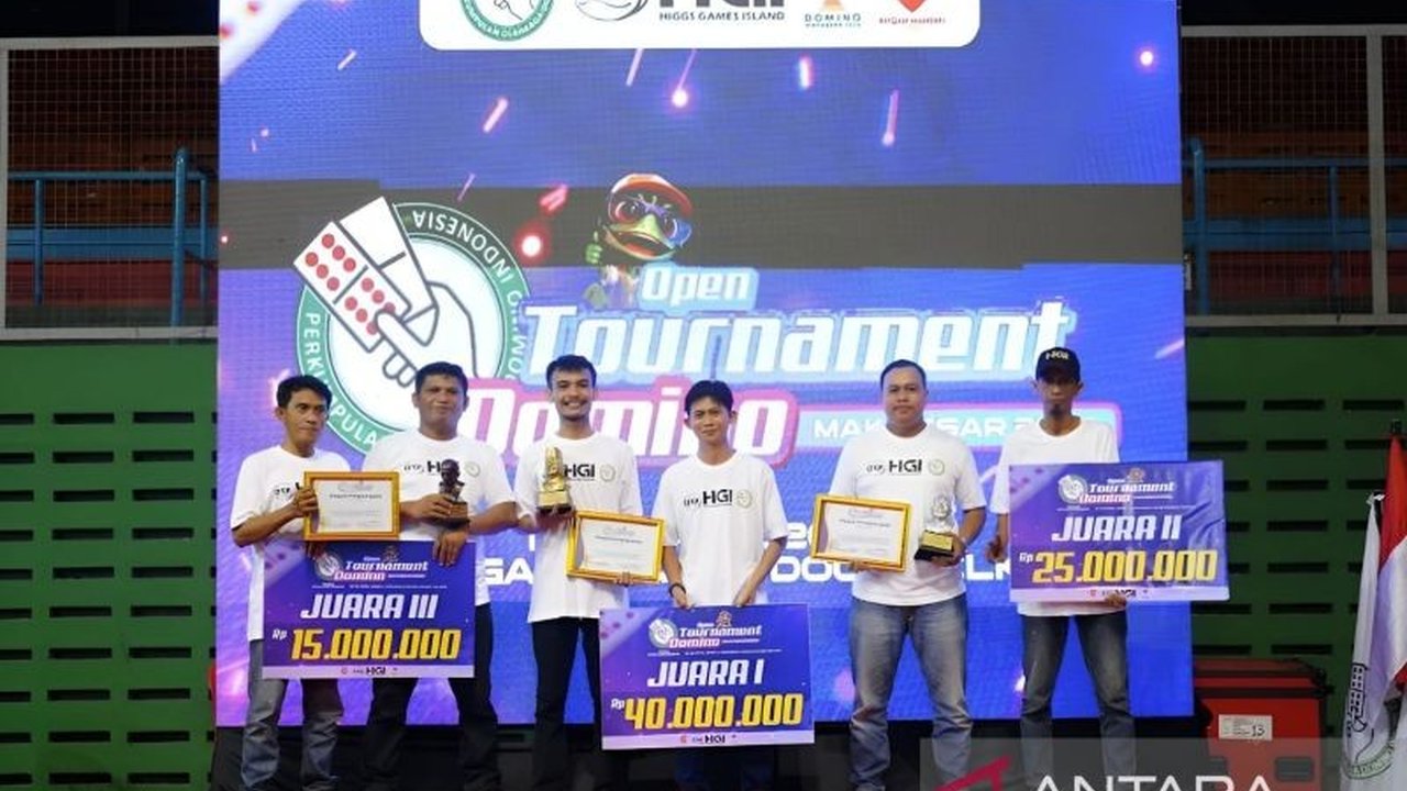 Akbar S Mandha raih juara Makassar Open Tournament Domino 2025 berkat latihan rutin, konsentrasi tinggi, dan kerja sama tim yang solid, mengalahkan sejumlah lawan tangguh.