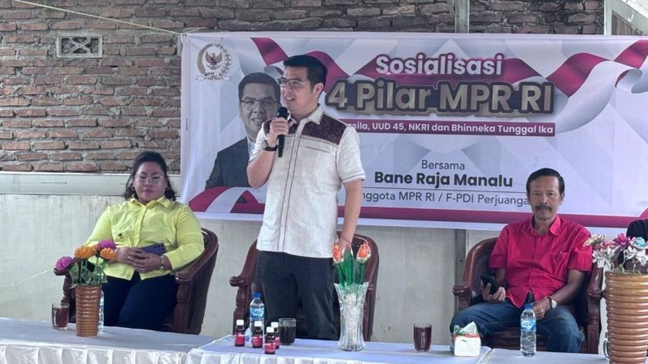 Anggota MPR RI Bane Raja Manalu menekankan pentingnya kerukunan dan gotong royong di Simalungun, Sumatera Utara, dalam sosialisasi Empat Pilar MPR RI, mengajak warga menjaga keberagaman dan produktivitas.