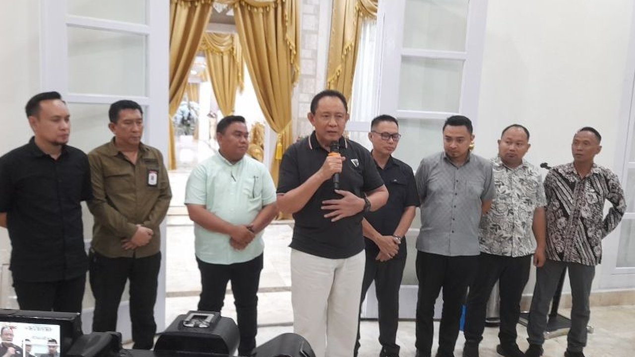 Gubernur Gorontalo, Gusnar Ismail, berupaya selesaikan konflik tambang emas di Bone Bolango dan Pohuwato dengan solusi yang adil bagi penambang tradisional, investor, dan pemerintah.