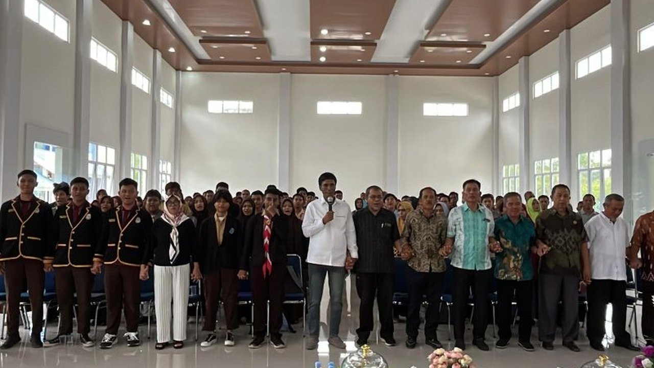 Siswa SMA/SMK Kota Kendari mendeklarasikan damai, menolak tawuran dan premanisme setelah insiden bentrok di Eks MTQ Kendari, menegaskan komitmen menjaga suasana belajar yang kondusif.