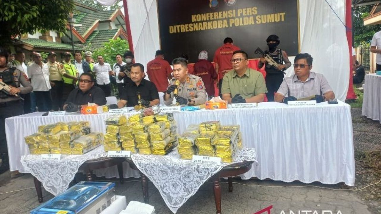 Polda Sumut mengungkap sindikat narkoba antarprovinsi dengan barang bukti 100 kg sabu, menyelamatkan potensi 500 ribu jiwa dari bahaya narkoba.