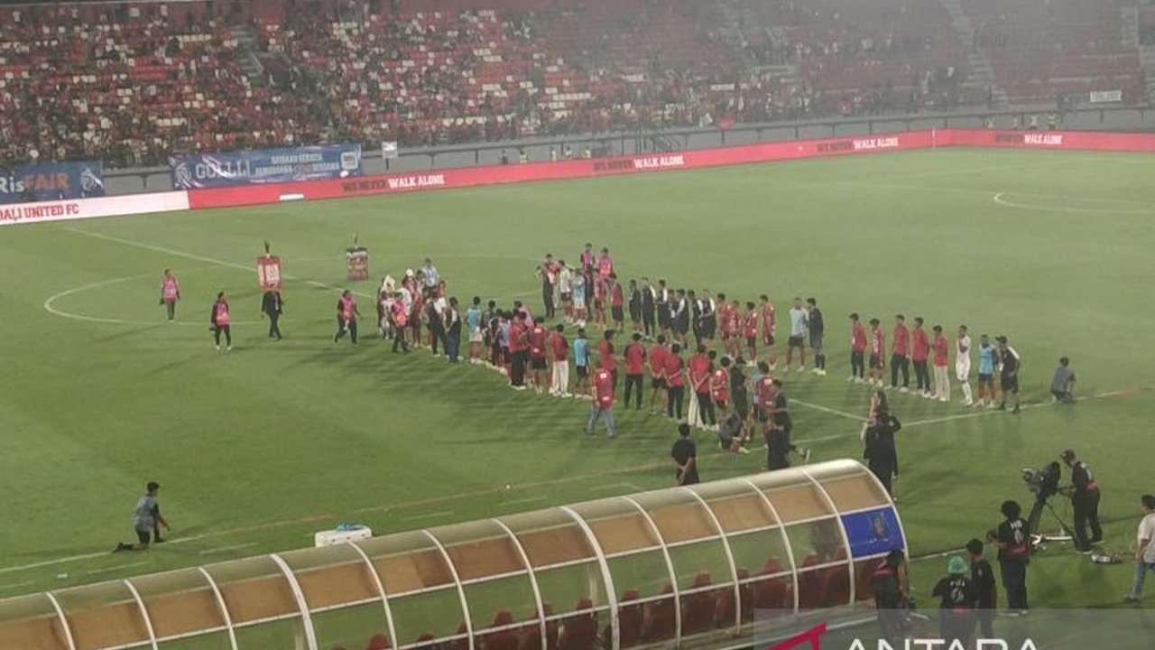 Pelatih Bali United, Stefano Cugurra atau Teco, resmi berpamitan setelah enam tahun berkontribusi membawa klub meraih dua gelar juara Liga 1; manajemen Bali United mengucapkan terima kasih dan akan mencari pelatih baru.