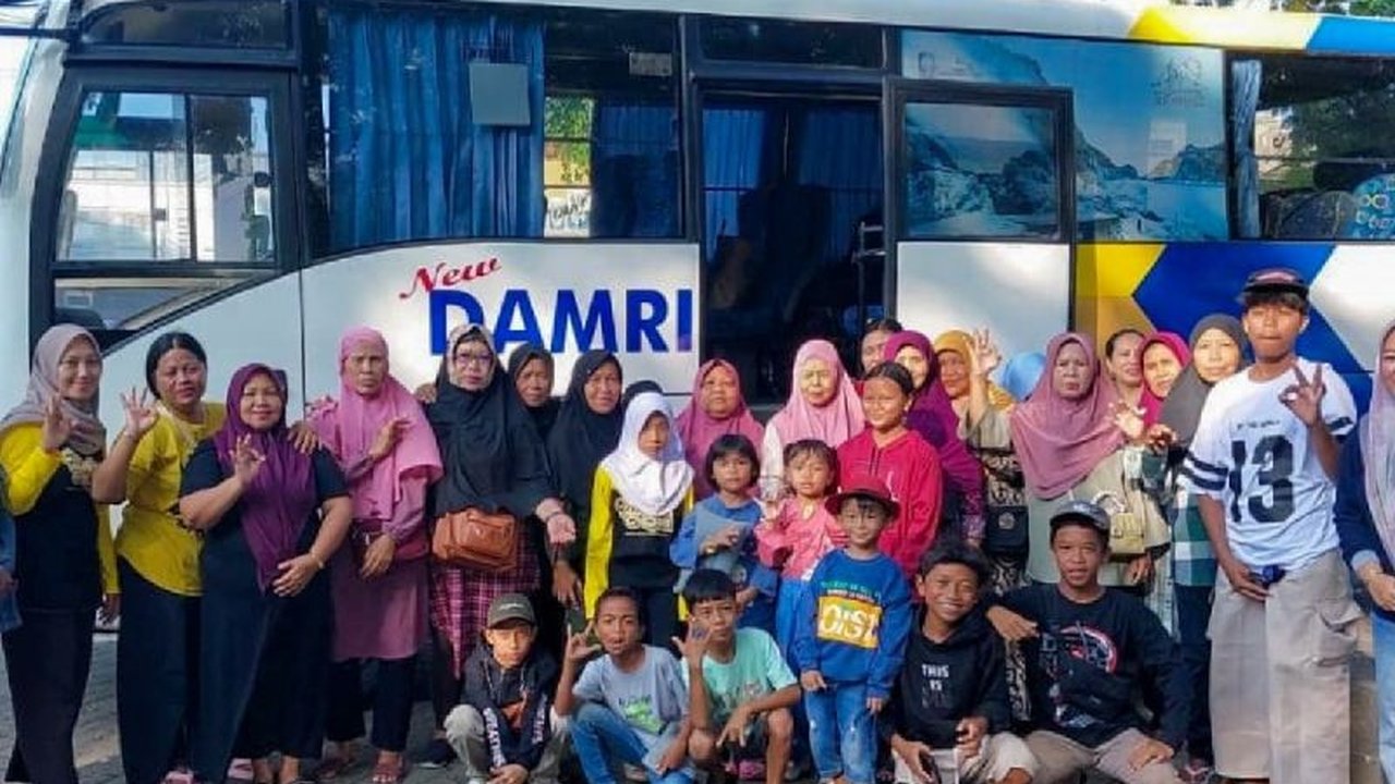 Pemkab Banyuwangi meluncurkan program angkutan wisata gratis ke 13 destinasi populer, memudahkan wisatawan menjelajahi keindahan Banyuwangi.