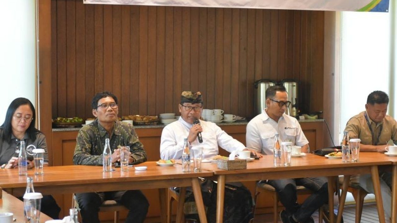 Pemerintah Kota Denpasar berkomitmen melindungi pekerja rentan dengan mengoptimalkan Jamsostek, berkolaborasi dengan BPJS Ketenagakerjaan dan Undiknas Denpasar untuk memastikan kesejahteraan tenaga kerja.
