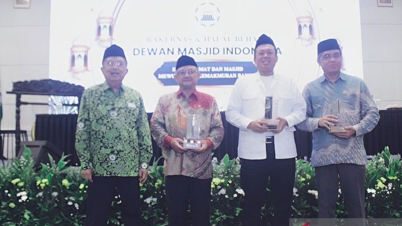Jusuf Kalla mendorong masjid berperan aktif dalam meningkatkan perekonomian umat melalui berbagai program, termasuk perpustakaan, PAUD, dan kerjasama dengan kementerian terkait.