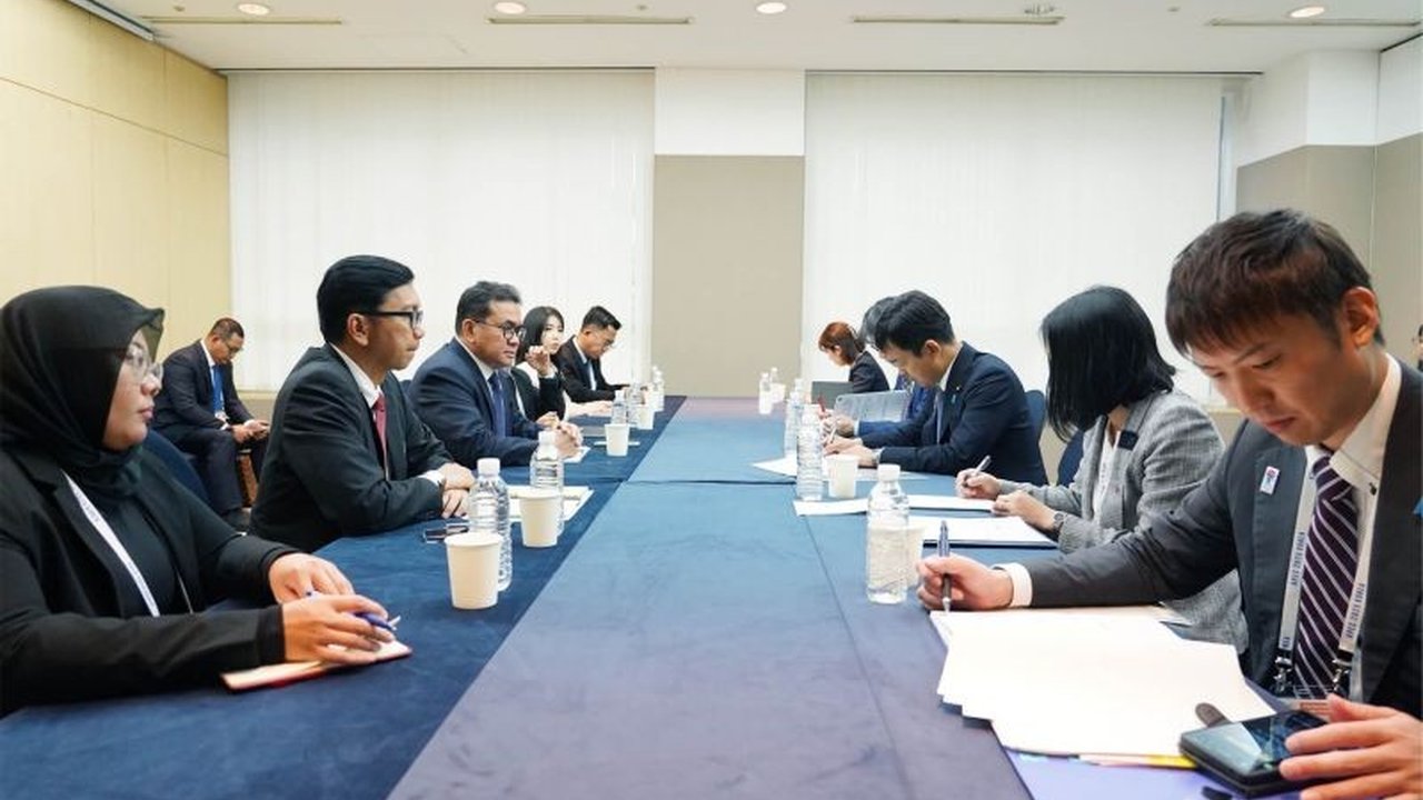 Menteri Perdagangan Budi Santoso mengajak Jepang meningkatkan investasi di Indonesia, khususnya sektor perdagangan dan industri pendukung, demi menciptakan iklim usaha yang kondusif dan mendorong pertumbuhan ekonomi.