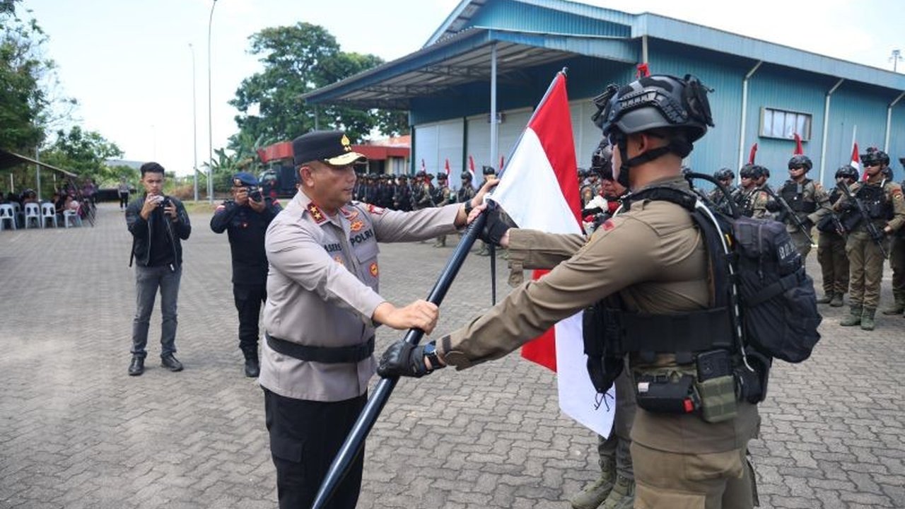 Setelah enam bulan bertugas dalam Operasi Amole II di Papua, 98 personel Brimob Polda Kepri kembali ke Batam dengan selamat dan disambut Kapolda Kepri.