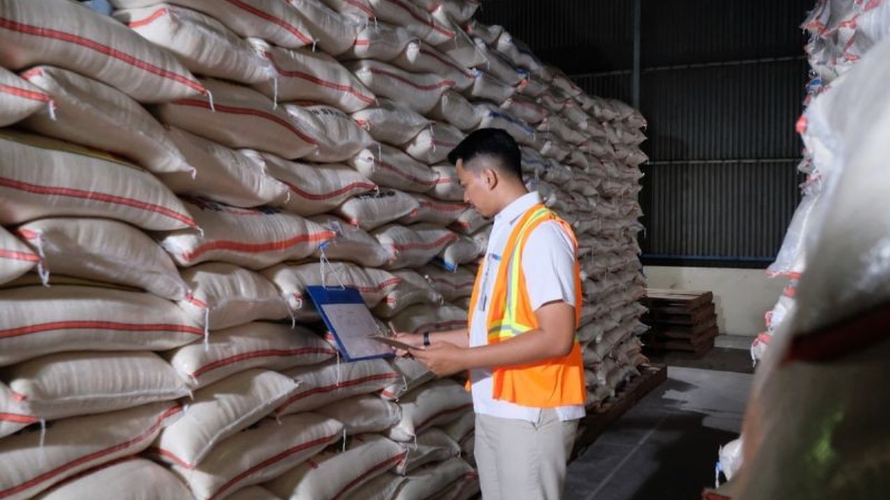 Hingga pertengahan Mei 2025, Bulog telah menyerap 2,1 juta ton gabah setara beras untuk CBP, dengan pengawasan ketat demi menjaga kualitas beras.