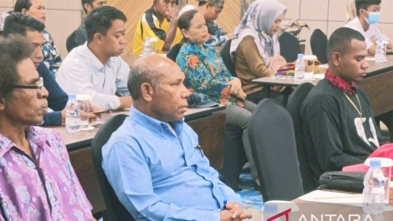 Pemerintah Kabupaten Biak Numfor, Papua, gencar memberikan pendampingan kepada UMKM dalam mengurus perizinan usaha dan sertifikasi halal, mencapai 99,76 persen hingga 2025.