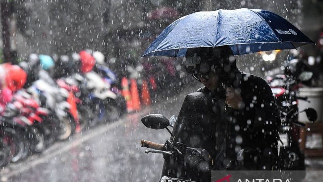 Hujan Ringan Diprediksi Guyur Jakarta Minggu Sore dan Malam