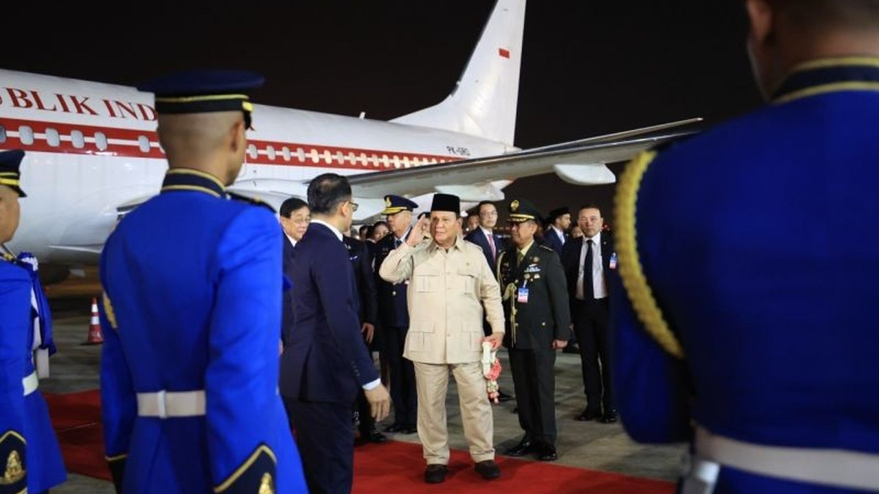 Presiden Prabowo Subianto disambut meriah oleh pejabat tinggi Thailand dan diaspora Indonesia saat tiba di Bangkok untuk kunjungan kerja yang bertujuan memperkuat hubungan bilateral kedua negara.