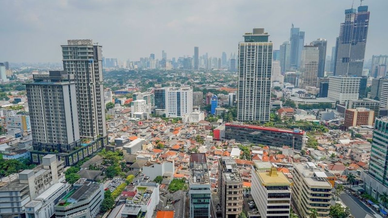 Polusi udara di Jakarta pagi ini buruk, menempati peringkat ke-14 dunia dan masuk kategori tidak sehat, warga diminta waspada dan menjaga kesehatan.
