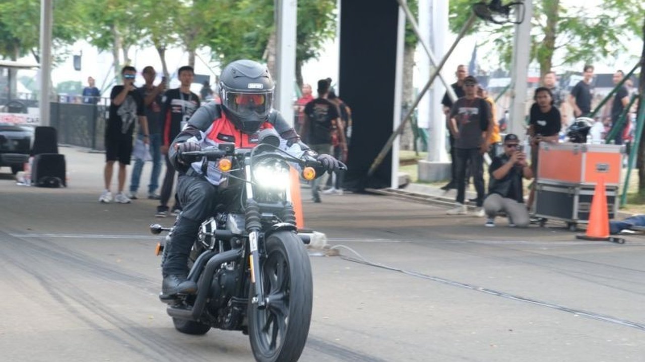 Komunitas Hogers Indonesia menggelar HI-DRONE3, ajang balap motor Harley Davidson yang melibatkan lebih dari 800 peserta dan bertujuan untuk mendukung industri otomotif dalam negeri.
