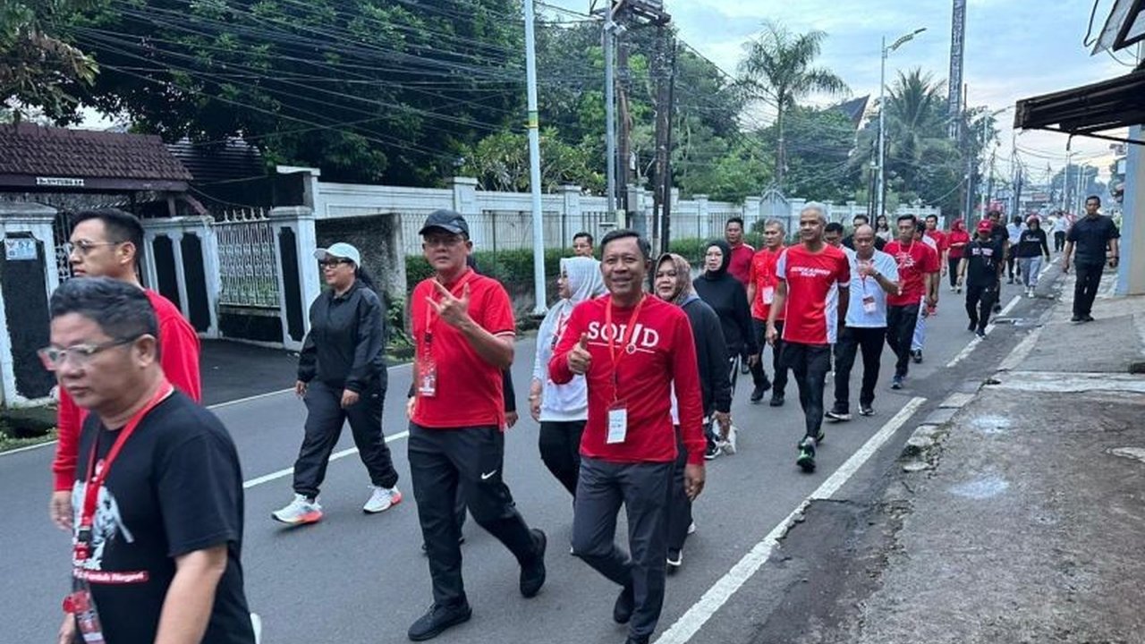 Jalan santai 2 KM di Lenteng Agung, Jakarta, awali hari ketiga pembekalan kepala dan wakil kepala daerah PDIP, dihadiri Ganjar Pranowo dan sejumlah pejabat partai.